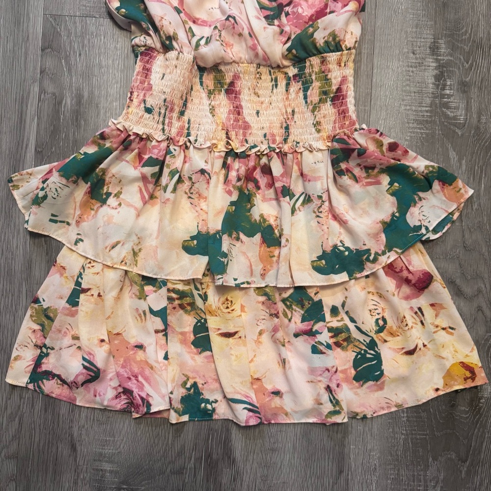 BCBGMaxAzria Women's Peach Floral Smocked Tiered Cap Sleeve Dress Size Small - Picture 5 of 10